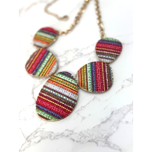 Vintage C1946 Rainbow Medallion Necklace - Picture 3 of 8